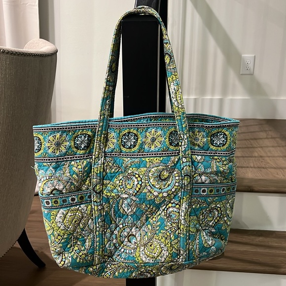 Vera Bradley tote - peacock pattern - Picture 1 of 3
